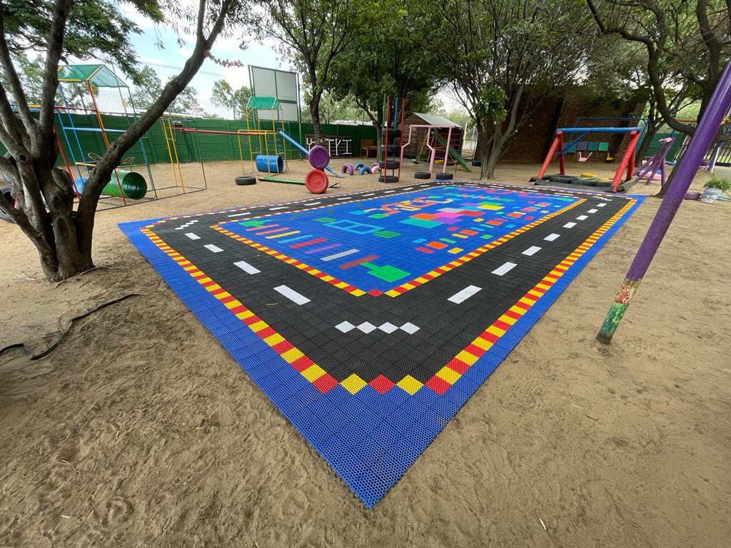 DITA LOKFLOR PLAYGROUND & CYCLE TRACK B | LokFlor